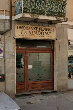 Ingresso della sede di Onoranze Funebri La Sindone a Torino
