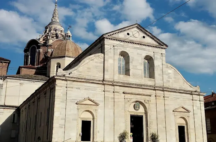 Facciata del Duomo di Torino in piazza San Giovanni