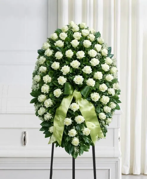 Composizione floreale funebre di rose bianche a Torino
