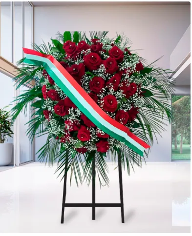Corona funebre classica di rose rosse con nastro