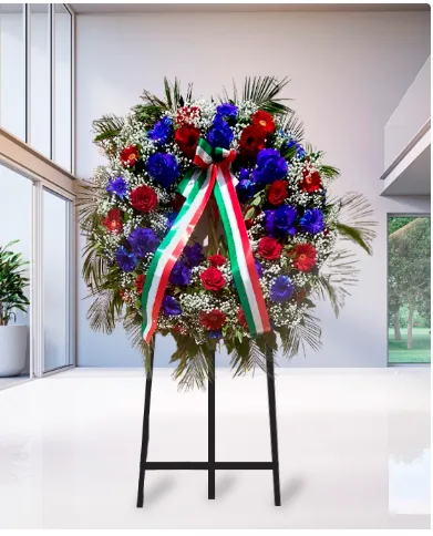 Corona funebre di rose rosse e fiori blu con nastro