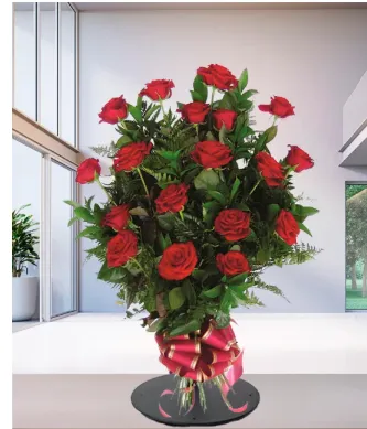Mazzo funebre di rose rosse con verde ornamentale