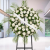 Corona funebre di rose e gerbere bianche a Torino