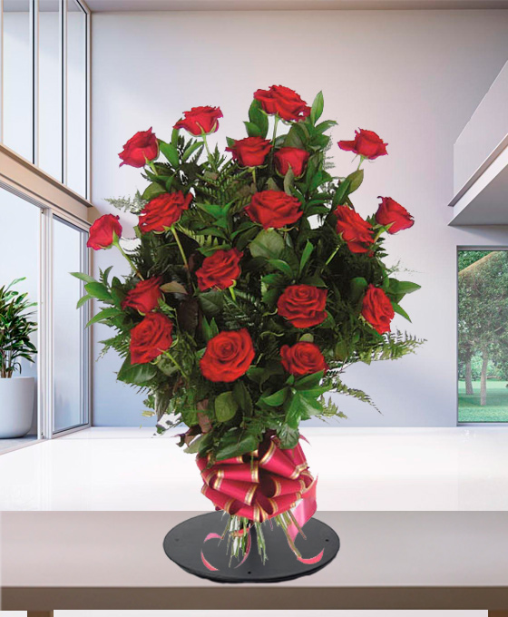 Mazzo funebre di rose rosse a Torino con nastro incluso