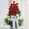 Cesto di fiori bianchi e rossi