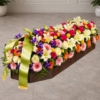 Cofano funebre con fiori di stagione