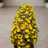 Cofano funebre di fiori gialli e blu