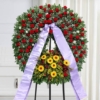 Corona di rose, lisianthus bianco e gerbera gialla